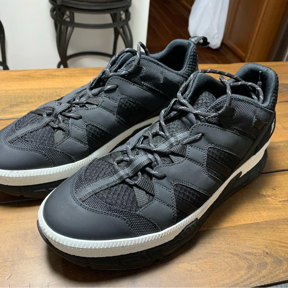 Burberry Black Athletic Shoes Lightweight Breathable Design